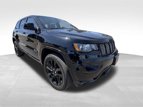 Used 2022 Jeep Grand Cherokee Altitude AWD/4WD image 5