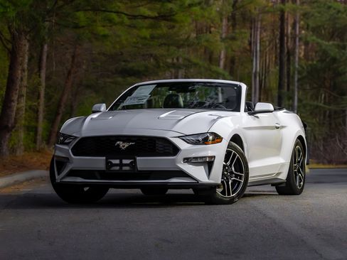 Used 2022 Ford Mustang Premium image 3