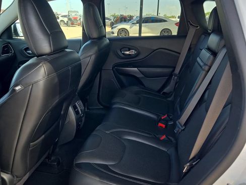 Used 2019 Jeep Cherokee Limited w/ Luxury Group AWD/4WD image 10