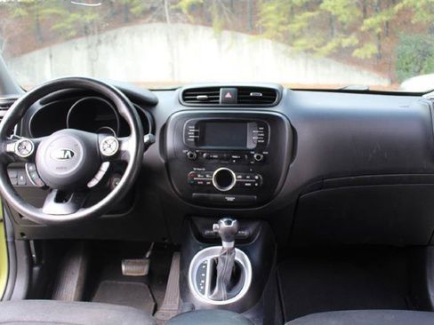 Used 2017 Kia Soul + FWD image 14