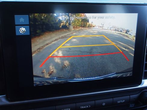 Used 2025 Hyundai Venue SE image 27