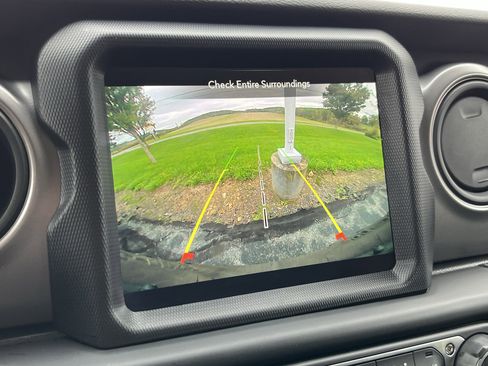 Used 2022 Jeep Wrangler Unlimited Sport image 25