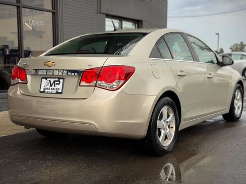 Used 2013 Chevrolet Cruze LT FWD image 2