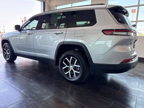 Used 2025 Jeep Grand Cherokee L Limited w/ Luxury Tech Group II AWD/4WD image 6