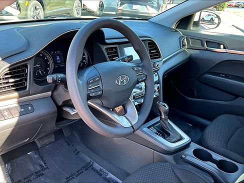 Used 2020 Hyundai Elantra SE w/ Cargo Package (C1) image 9