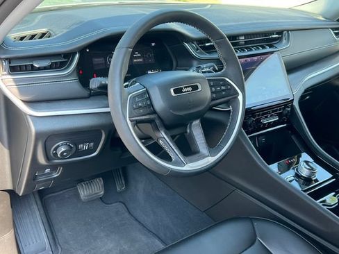Used 2023 Jeep Grand Cherokee Limited AWD/4WD image 18