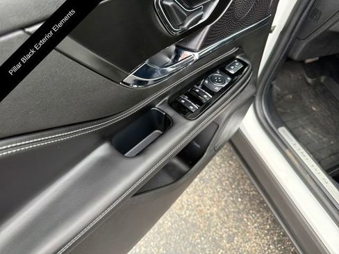 Used 2023 Lincoln Corsair Reserve image 16