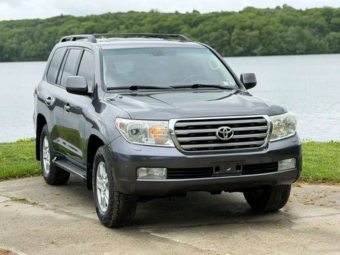 Used 2011 Toyota Land Cruiser w/ Upgrade Pkg AWD/4WD image 16