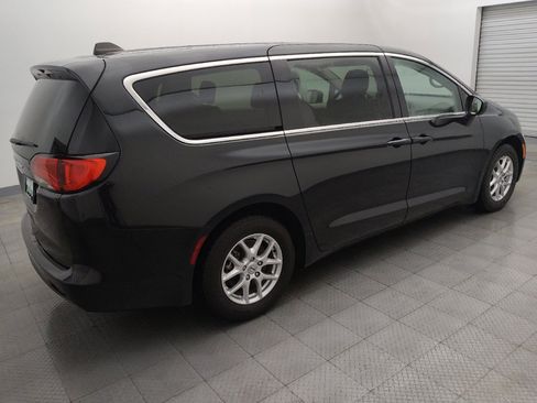 Used 2023 Chrysler Voyager LX FWD image 10