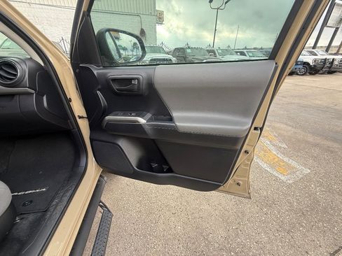 Used 2019 Toyota Tacoma SR5 image 15