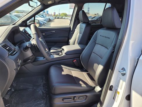 New 2025 Honda Ridgeline Black Edition image 9