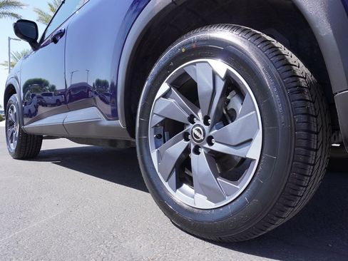 Certified 2025 Nissan Rogue SV FWD image 6