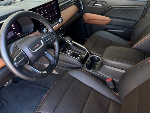Used 2025 GMC Canyon AT4 w/ AT4 Premium Package AWD/4WD image 9