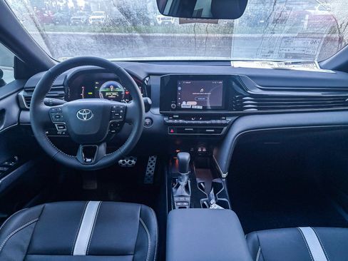 New 2026 Toyota Camry Hybrid FWD image 15