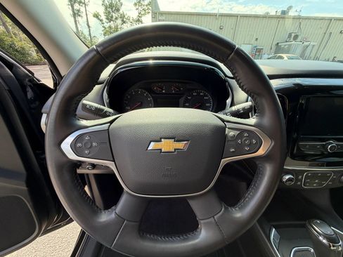 Used 2020 Chevrolet Traverse LT FWD image 18