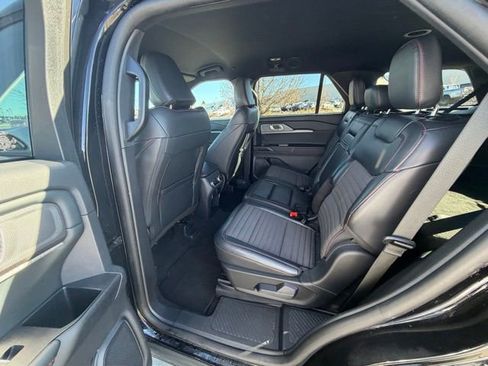 Used 2025 Ford Explorer ST-Line w/ ST-Line Street Pack image 23