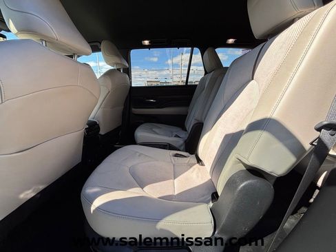 Used 2024 Toyota Grand Highlander AWD Hybrid image 15
