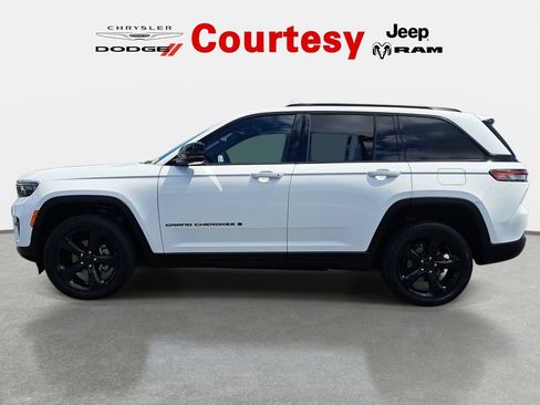Certified 2024 Jeep Grand Cherokee Altitude AWD/4WD image 7