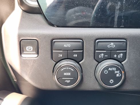 Used 2024 Chevrolet Silverado 1500 LT AWD/4WD image 23