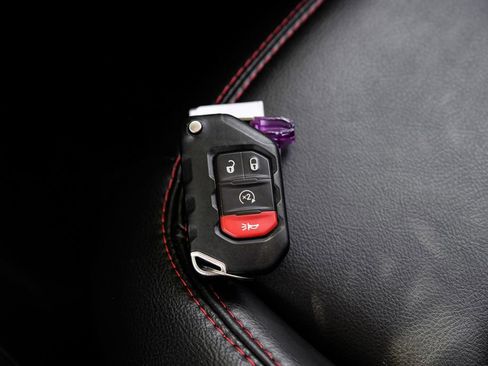 Used 2022 Jeep Gladiator Rubicon w/ Cold Weather Group image 69