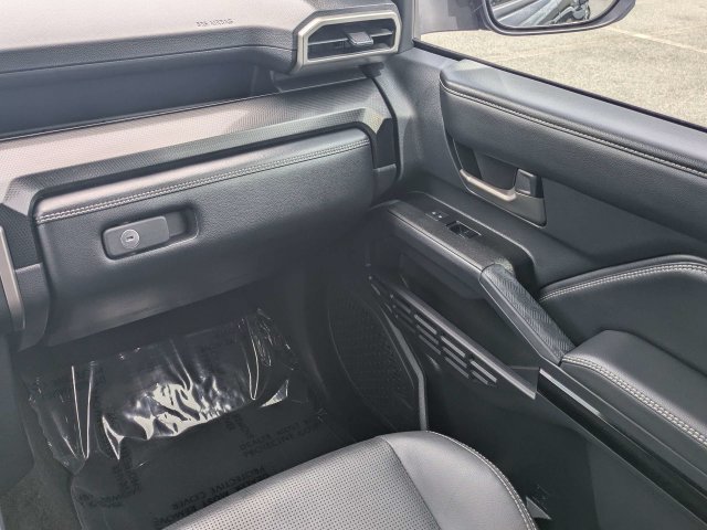 Used 2025 Toyota 4Runner Limited AWD/4WD image 17