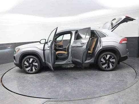 New 2026 Volkswagen Atlas Cross Sport SEL AWD/4WD image 32