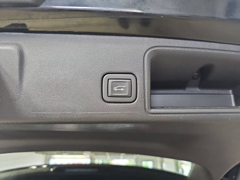 Used 2024 GMC Terrain SLT w/ Elevation Edition AWD/4WD image 17