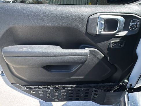 Certified 2025 Jeep Gladiator Sport image 12