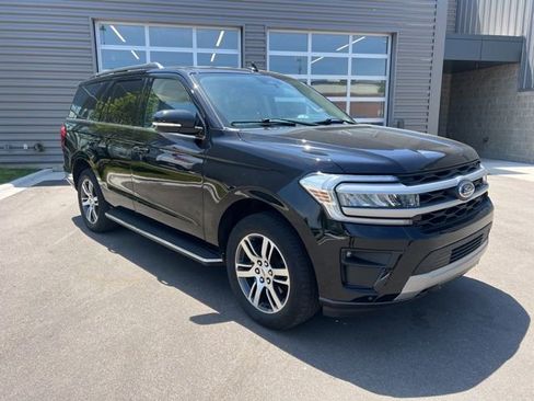 Used 2022 Ford Expedition XLT AWD/4WD image 3