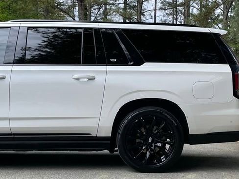 Used 2022 Cadillac Escalade ESV Sport w/ Touring Package AWD/4WD image 5
