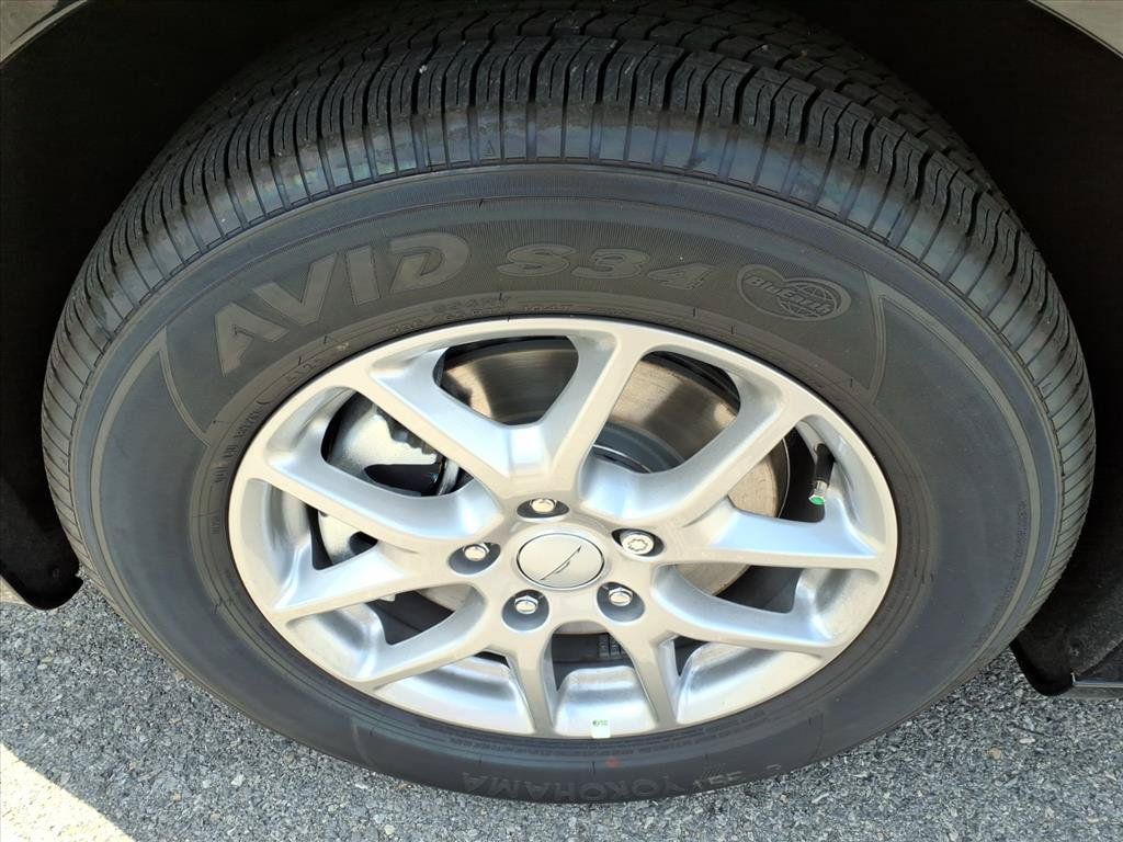 New 2027 Chrysler Pacifica Select FWD image 10