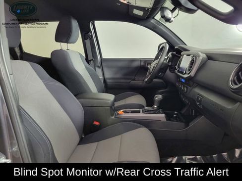 Used 2022 Toyota Tacoma TRD Sport w/ Technology Package image 18