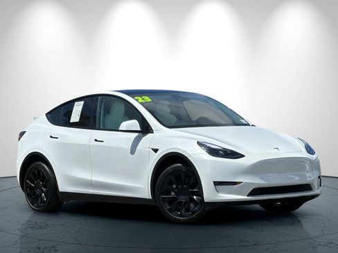 Used 2023 Tesla Model Y Long Range AWD/4WD image 2