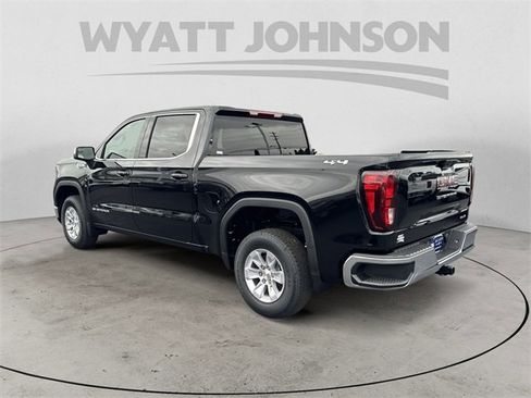 New 2026 GMC Sierra 1500 SLE image 3