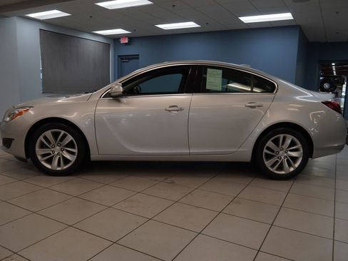 Used 2016 Buick Regal FWD image 2