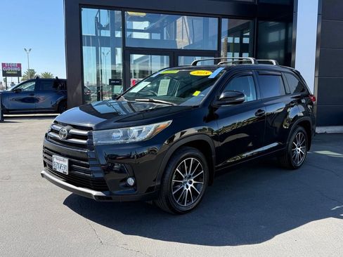 Used 2018 Toyota Highlander SE AWD/4WD image 4