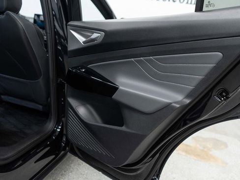 Used 2023 Volkswagen ID.4 Pro S Plus image 29