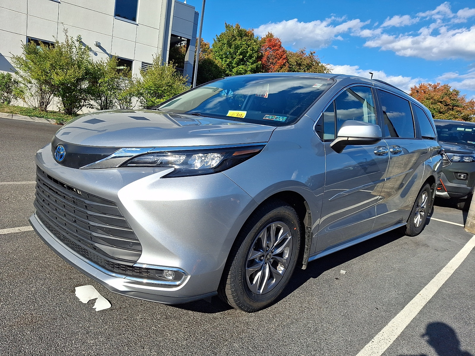 Certified 2024 Toyota Sienna XLE AWD/4WD image 2