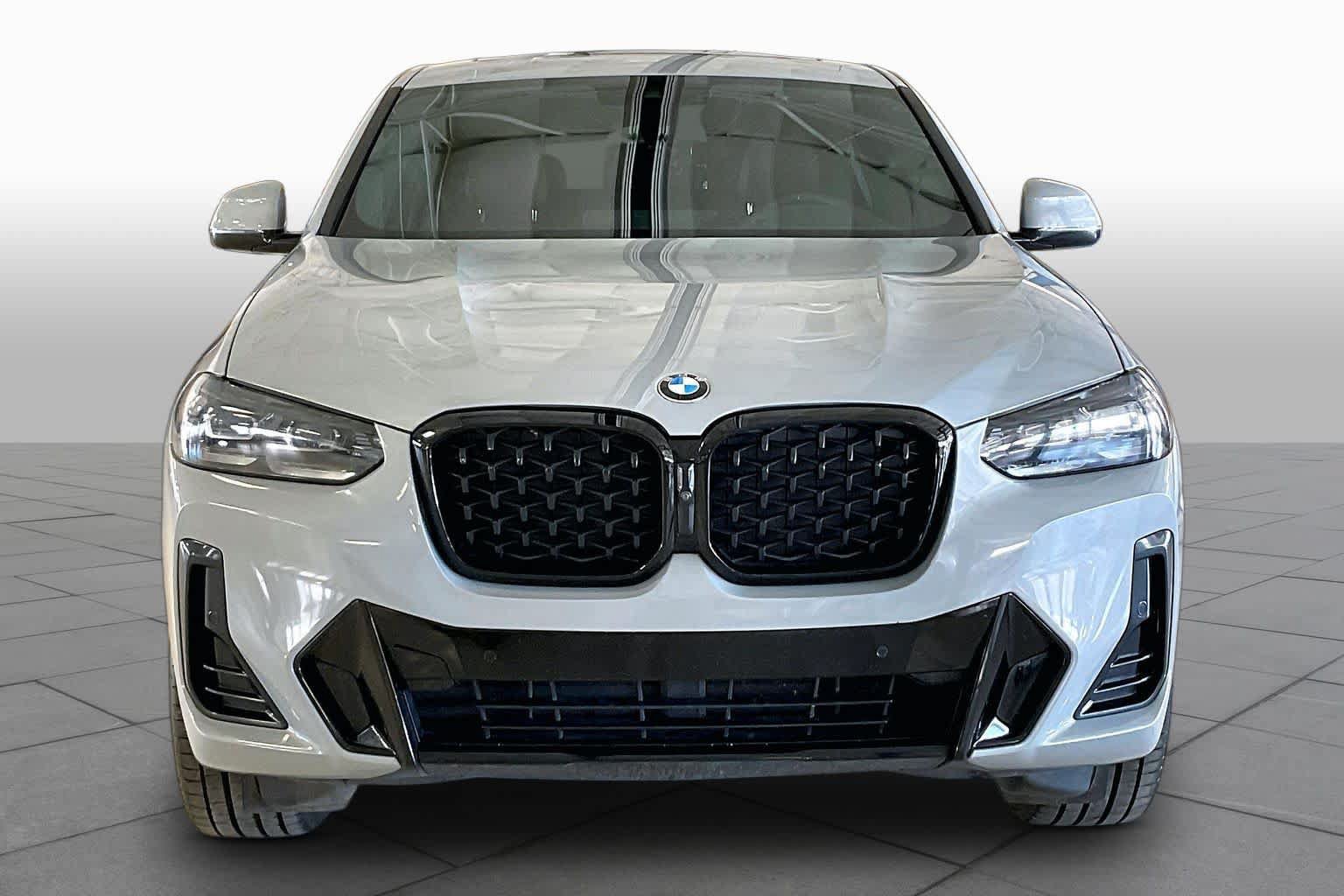 Used 2024 BMW X4 xDrive30i w/ Premium Package AWD/4WD image 3