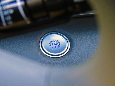 Used 2023 Hyundai Elantra SEL w/ Cargo Package FWD image 18