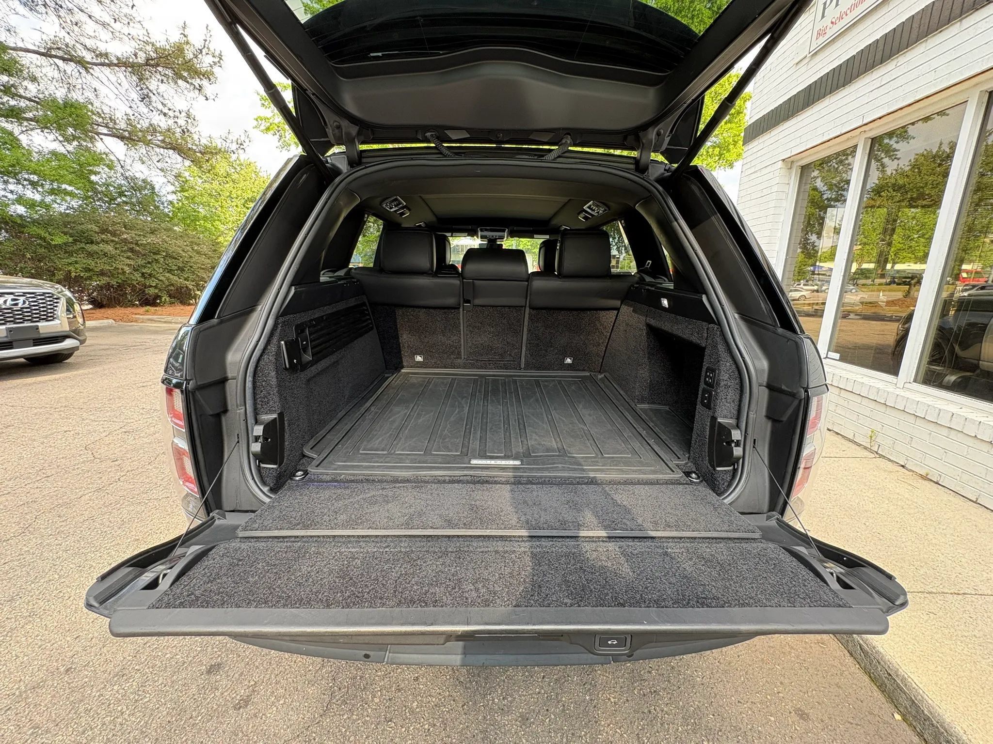 Used 2020 Land Rover Range Rover HSE AWD/4WD image 19