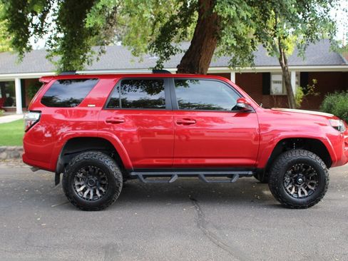 Used 2022 Toyota 4Runner SR5 Premium w/ Moonroof Package AWD/4WD image 3