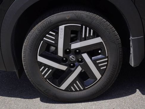 Used 2025 Nissan Kicks SV FWD image 7