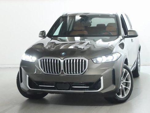 Used 2026 BMW X5 xDrive50e w/ Climate Comfort Package AWD/4WD image 3