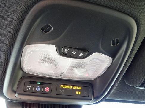 Used 2025 Chevrolet Colorado Z71 w/ Technology Package image 36