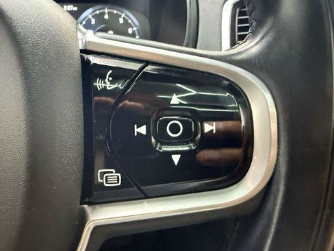 Used 2018 Volvo XC90 T6 Momentum w/ Convenience Package AWD/4WD image 15