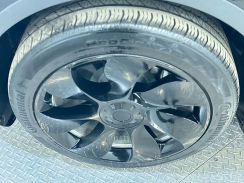 Used 2023 Tesla Model Y Long Range image 10