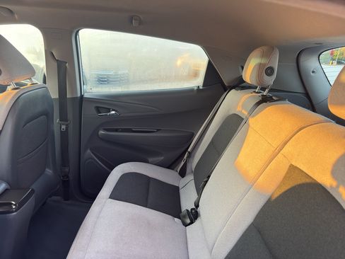 Used 2017 Chevrolet Bolt LT FWD image 31