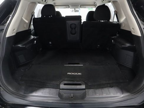 Used 2018 Nissan Rogue SV image 13