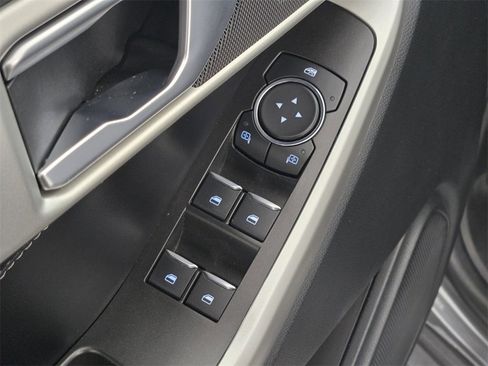 Used 2023 Ford Explorer XLT image 25